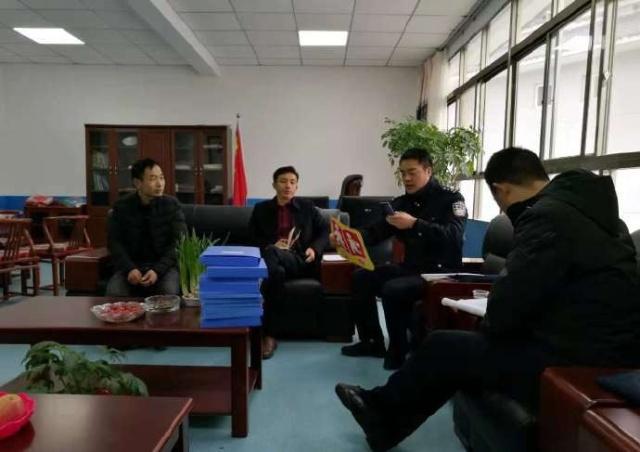 山陽科教局聯合交警大隊開展冬季校車安全隱患檢查