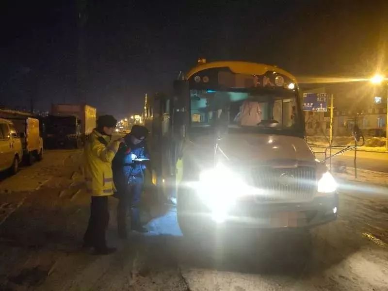 重罰!黑龍江省一男子偽造駕照開校車,罰3萬元、行拘10日、記12分 重罰!黑龍江省一男子偽造駕照開校車,罰3萬元、行拘10日、記12分