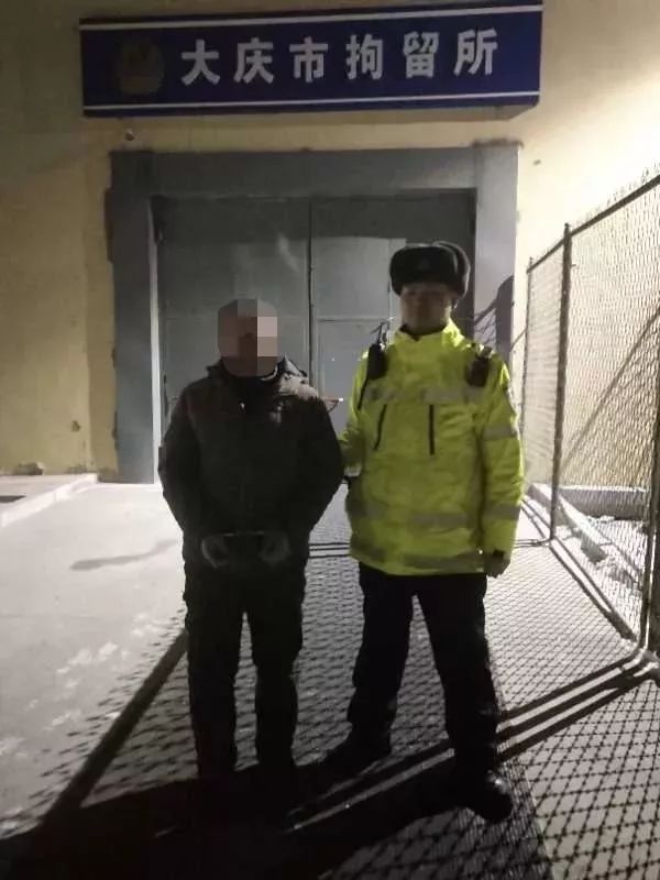 重罰!黑龍江省一男子偽造駕照開校車,罰3萬元、行拘10日、記12分 重罰!黑龍江省一男子偽造駕照開校車,罰3萬元、行拘10日、記12分