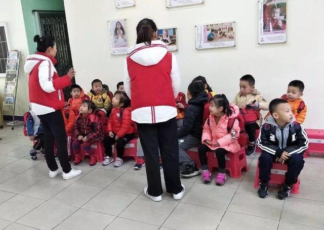 安全與我同行-校車安全演練/ 安全與我同行——記我園校車安全演練