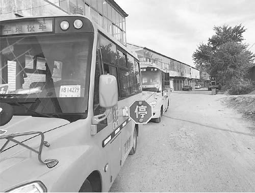 統一校車管理　保障學生安全