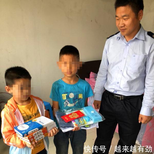 元旦后首個工作日，南京校車司機再次為貧困學生送上愛心