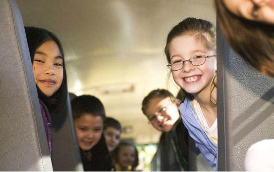 校車安全知識，小朋友乘坐校車要注意什么？