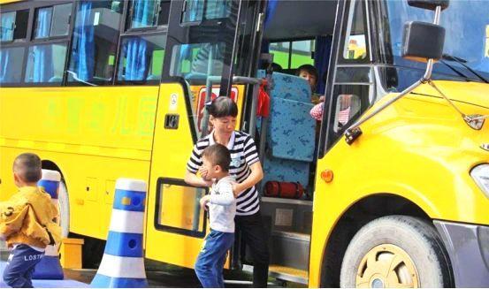 校車安全知識，小朋友乘坐校車要注意什么？