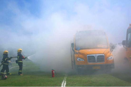 校車安全知識，小朋友乘坐校車要注意什么？