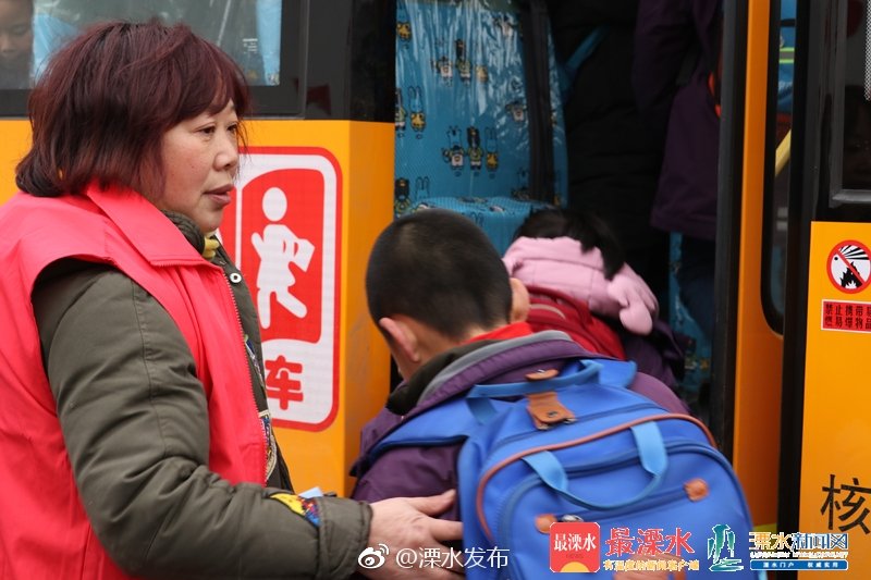 號外,溧水80輛校車投入使用!孩子座位固定,還有實時監控~ 號外,溧水80輛校車投入使用!孩子座位固定,還有實時監控~