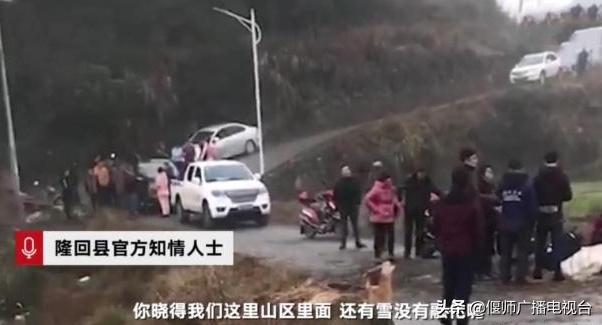 地方偏遠沒校車靠家長接送,三輪車側翻孩子身亡 地方偏遠沒校車靠家長接送,結果側翻孩子身亡,網友:太窮了