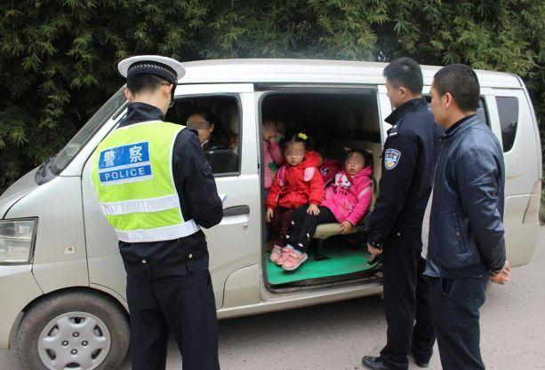 準(zhǔn)乘5人卻塞進了37人！這輛黑校車居然還偽造號牌，已達(dá)報廢