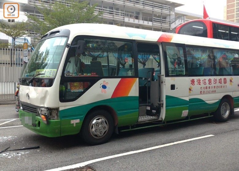 香港兩校車相撞，至少15名幼兒園學生受傷