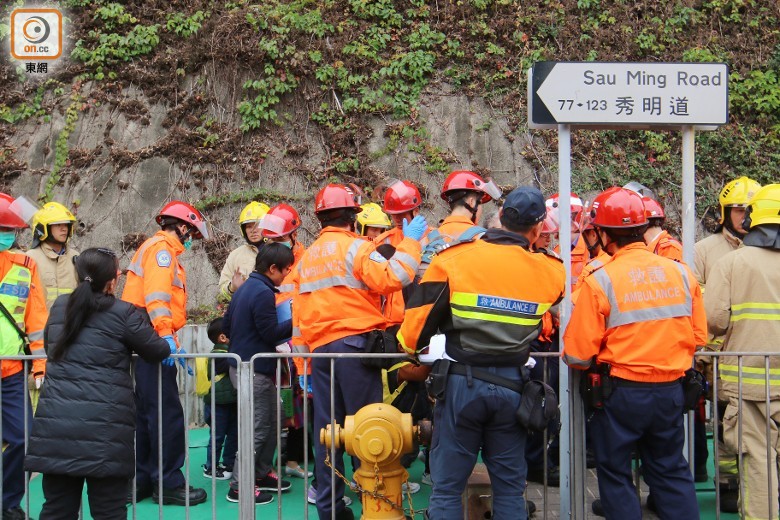 香港兩校車相撞，至少15名幼兒園學生受傷