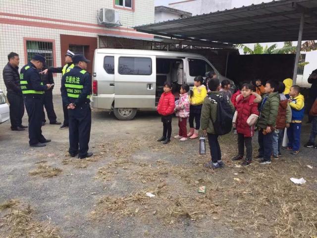 連平交警大隊開展校車專項整治行動/ 連平交警大隊開展校車專項整治行動