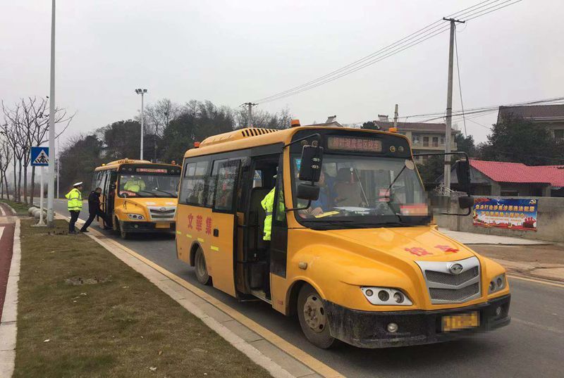 校車無“照管員”違法嗎？是的！！！