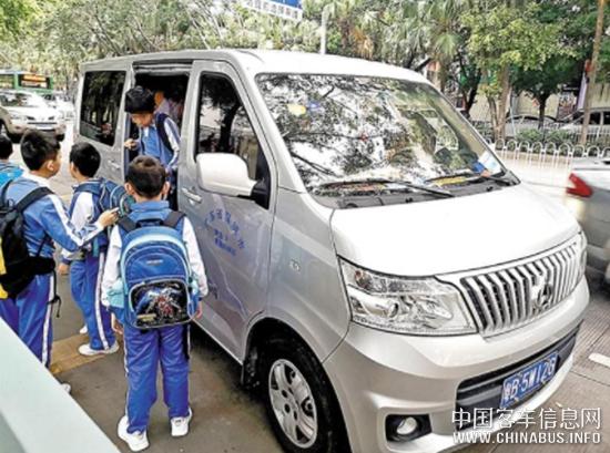 步行遠(yuǎn)滋生“黑校車” 建天橋利民更治本 未命名1551323753.jpg