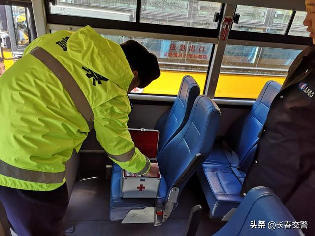 強化校車檢查，筑牢安全防線，“校車安全”這根弦堅決不能松！