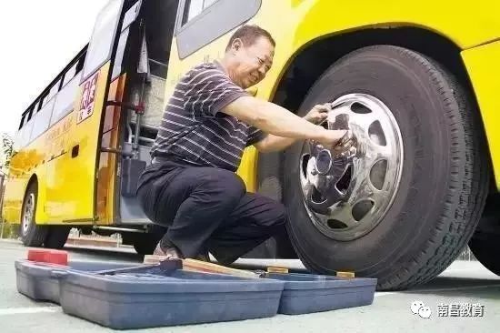 校車安全不容有失,南昌市教育局再次敲響“警鐘”! 校車安全不容有失,南昌市教育局再次敲響“警鐘”!