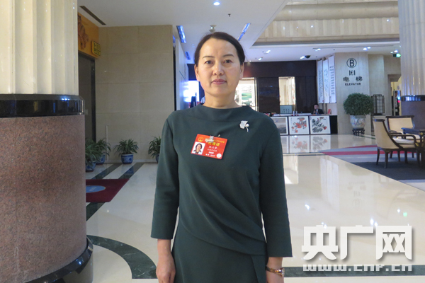 全國人大代表甄蘭芳:建議補(bǔ)齊貧困地區(qū)師資短板 讓更多“冰花男孩”被教育改變 全國人大代表甄蘭芳:建議補(bǔ)齊貧困地區(qū)師資短板 讓更多“冰花男孩”被教育改變