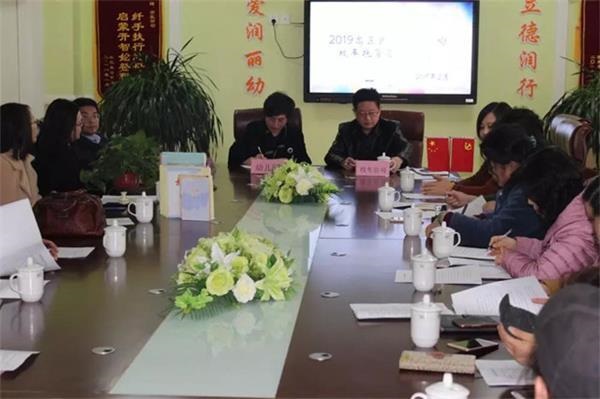 讓出行更平安 高新區(qū)舉行民辦幼兒園校車(chē)托管簽約儀式 讓出行更平安 高新區(qū)舉行民辦幼兒園校車(chē)托管簽約儀式