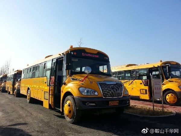 鞍山：孩子上下校車 家長可看“直播”