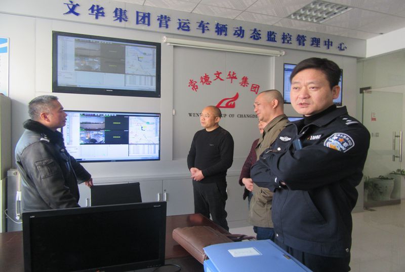 常德柳葉湖交警:深入校車公司督導檢查安全生產工作 常德柳葉湖交警:深入校車公司督導檢查安全生產工作