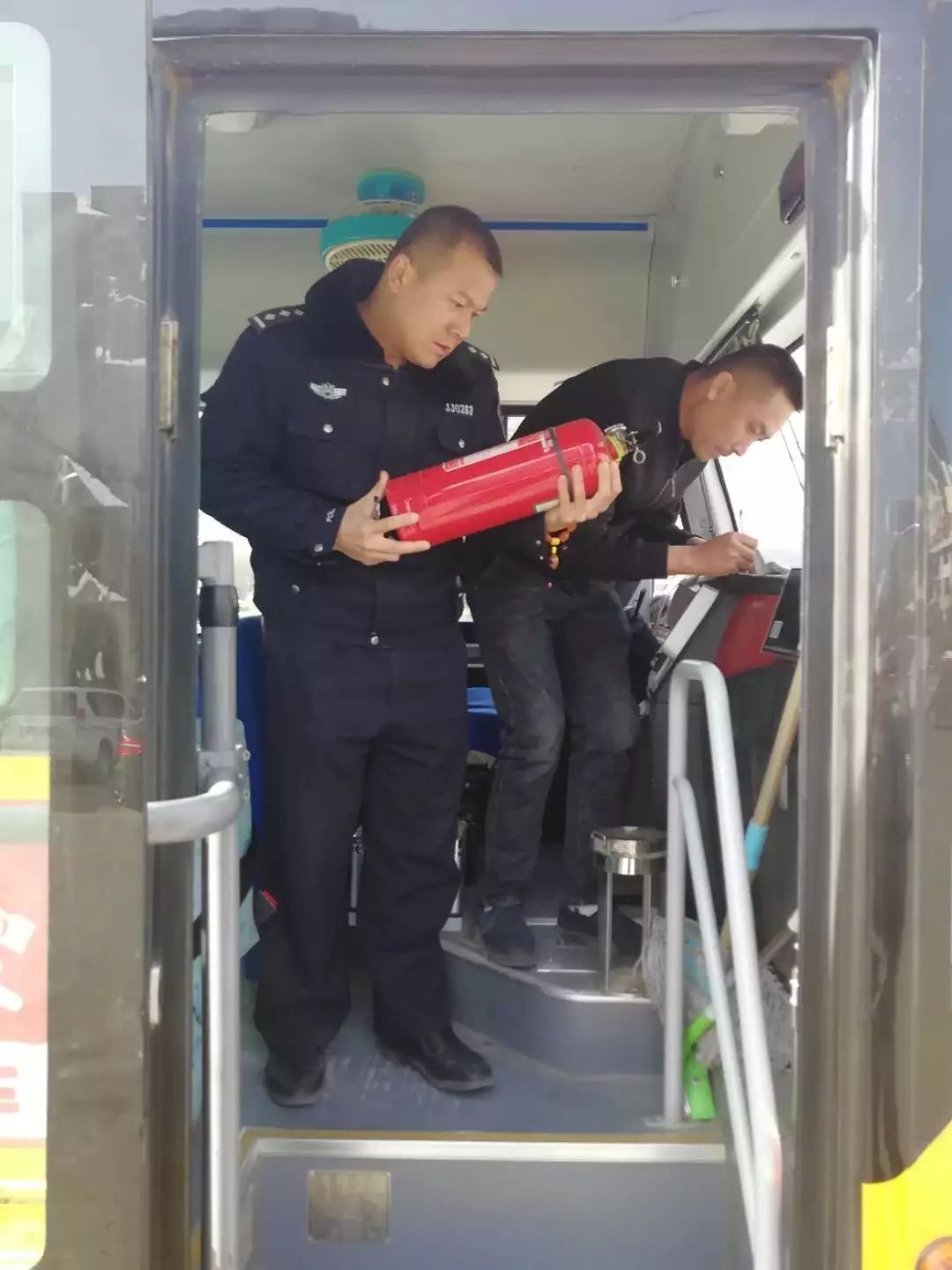 安暢行動(dòng)|一大隊(duì)多措并舉加大校園校車交通安全管理 安暢行動(dòng)|一大隊(duì)多措并舉加大校園校車交通安全管理