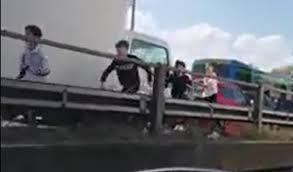 意大利校車劫持案少年機智報警救51人，出身移民盼獲意大利國籍