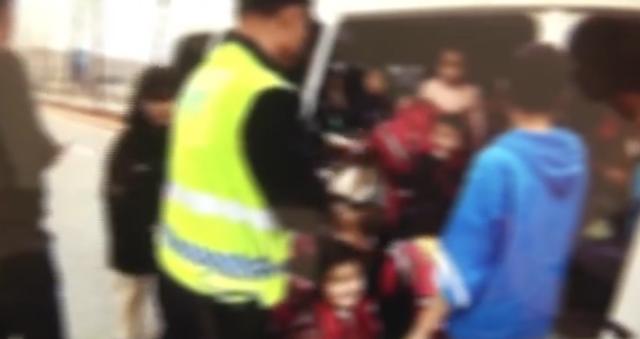 家長也知情?幼兒園“黑校車”,核載6人瘋狂塞下41人 家長也知情?幼兒園“黑校車”,核載6人瘋狂塞下41人
