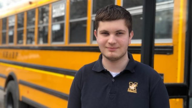 加拿大：校車司機途中昏迷，車上中學生急中生智避免險情