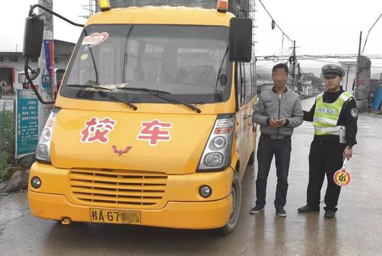 未取得駕駛資格就敢開(kāi)校車(chē)?賓陽(yáng)一司機(jī)和校方受重罰 未取得駕駛資格就敢開(kāi)校車(chē)?賓陽(yáng)一司機(jī)和校方受重罰