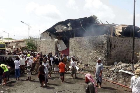 一枚美制炸彈砸向校車!40名兒童當(dāng)場死亡,調(diào)查卻稱是誤炸 一枚美制炸彈砸向校車!40名兒童當(dāng)場死亡,調(diào)查卻稱是誤炸