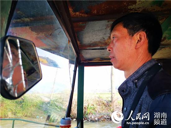 水上校車:擺渡擺渡 劃出孩子求學(xué)路 水上校車:擺渡擺渡 劃出孩子求學(xué)路