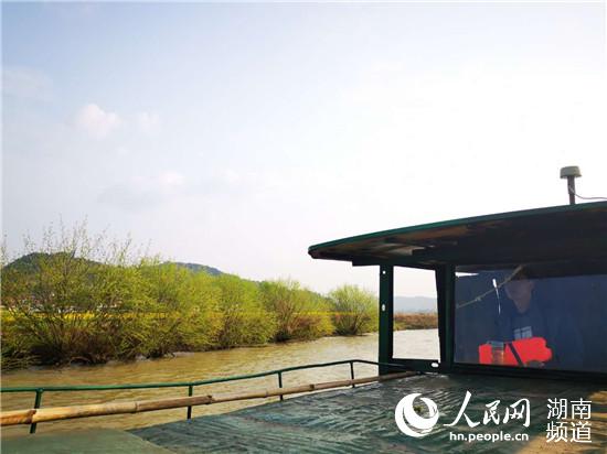 水上校車:擺渡擺渡 劃出孩子求學(xué)路 水上校車:擺渡擺渡 劃出孩子求學(xué)路