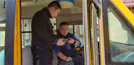 吉林市船營交管大隊加大對轄區校車安全隱患排查力度/ 吉林市船營交管大隊加大對轄區校車安全隱患排查力度