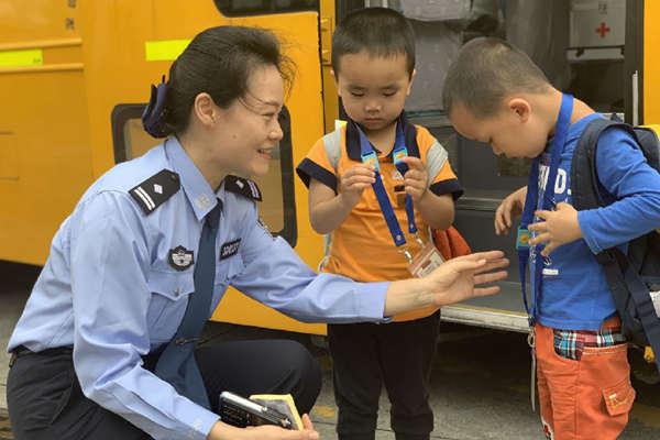 中英街一街兩制,電子標簽幫助學生通關 微信圖片_20190422083824.jpg