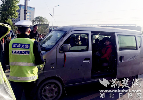 南漳兩輛“黑校車”非法接送學(xué)生被查處