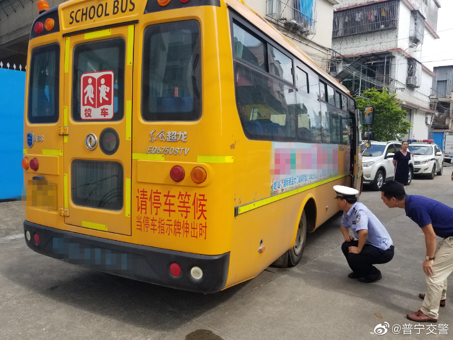 普寧交警聯(lián)合多部門走進(jìn)幼兒園排查校車除隱患