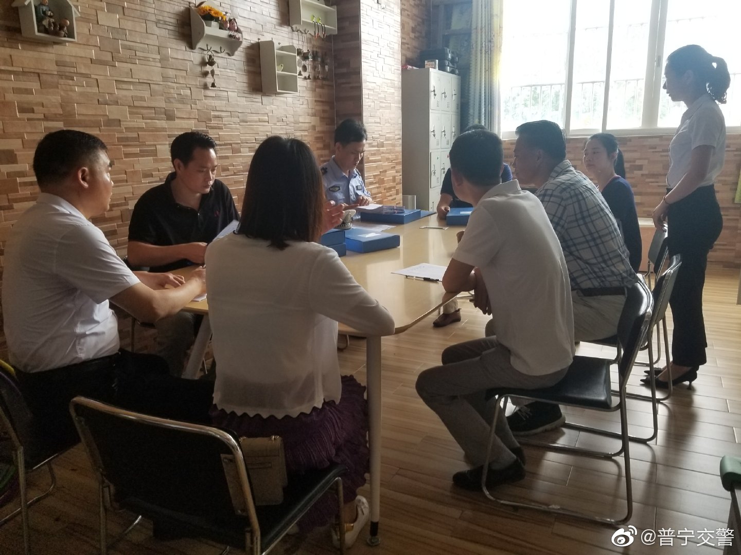 普寧交警聯(lián)合多部門走進(jìn)幼兒園排查校車除隱患