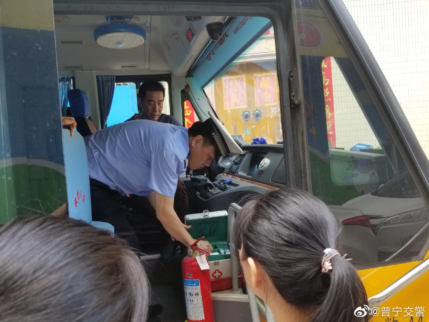 普寧交警聯(lián)合多部門走進(jìn)幼兒園排查校車除隱患