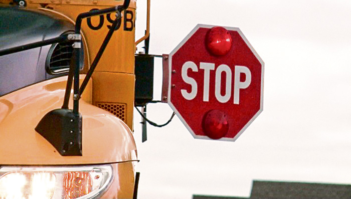 起訴校車前不停車的司機 今后僅需要“這個”就夠了！