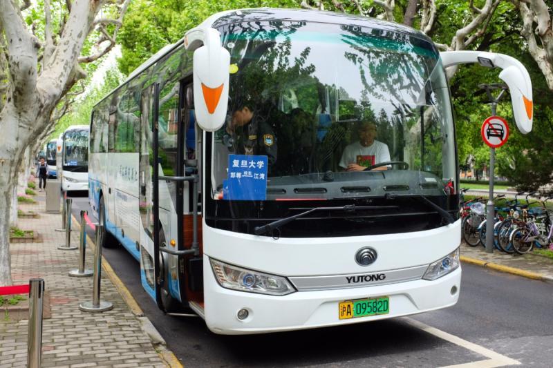 歷史深處開來復(fù)旦校車，顧頡剛、謝希德、蕭乾、朱東潤(rùn)等常坐