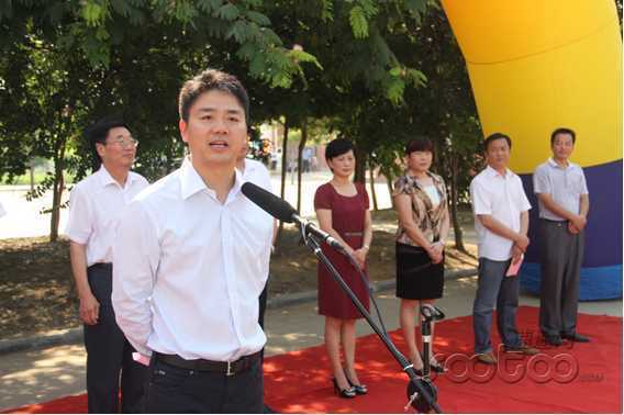 劉強東助力家鄉教育 京東校車“開赴”宿遷 劉強東助力家鄉教育 京東校車“開赴”宿遷