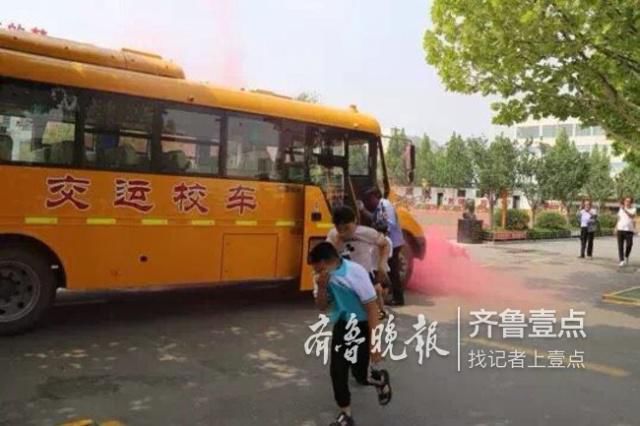 魚臺校車與貨車相撞起火？原來是場應急演練