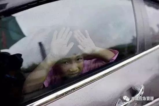 又一孩童被忘校車內(nèi)身亡 ！孩子這樣自救最靠譜