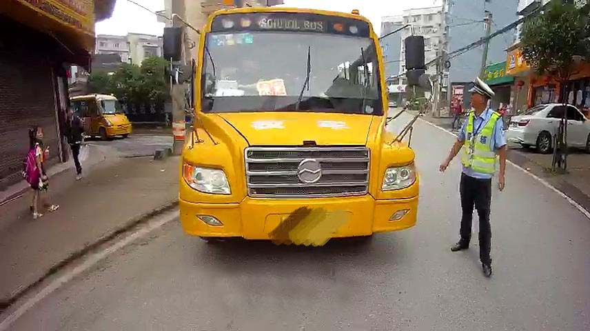 交警北塔大隊: 校車及駕駛人交通違法行為“零容忍” 交警北塔大隊: 校車及駕駛人交通違法行為“零容忍”