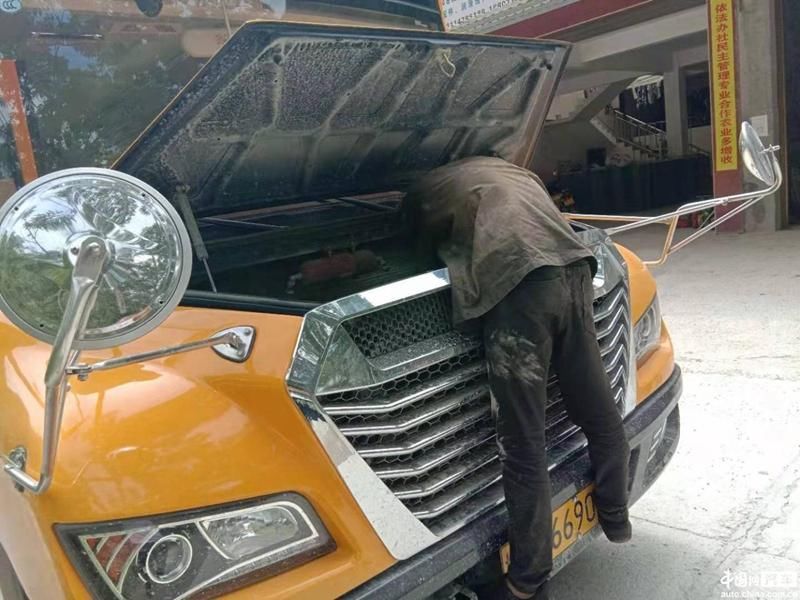 校車安全絕非兒戲 中通客車斷油熄火存隱患 校車安全絕非兒戲 中通客車斷油熄火存隱患