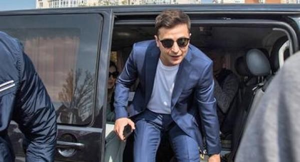 烏總統(tǒng)司機(jī)睡眠不足?澤連斯基車隊(duì)與校車相撞 無(wú)人受傷 烏總統(tǒng)司機(jī)睡眠不足?澤連斯基車隊(duì)與校車相撞 無(wú)人受傷