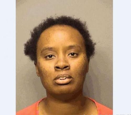 無德黑人女司機讓11歲小孩開校車視頻被瘋傳,第一時間被解雇 無德黑人女司機讓11歲小孩開校車視頻被瘋傳,第一時間被解雇