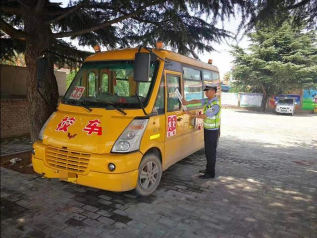 白水公安交警:校車統一封存 消除安全隱患 白水公安交警:校車統一封存 消除安全隱患