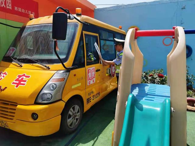 白水公安交警:校車統一封存 消除安全隱患 白水公安交警:校車統一封存 消除安全隱患