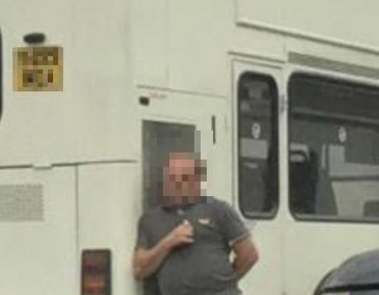 英一校車司機對學生破口大罵 令家長震驚 該校車司機在車上對孩子們破口大罵