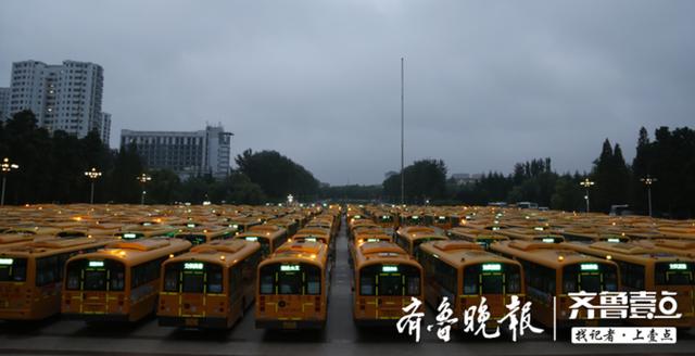 世界青少年足球賽青島開戰(zhàn),溫馨校車助力 世界青少年足球賽青島開戰(zhàn),溫馨校車助力